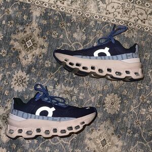 ON women’s cloudmonster